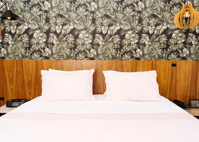 Cris Hotel